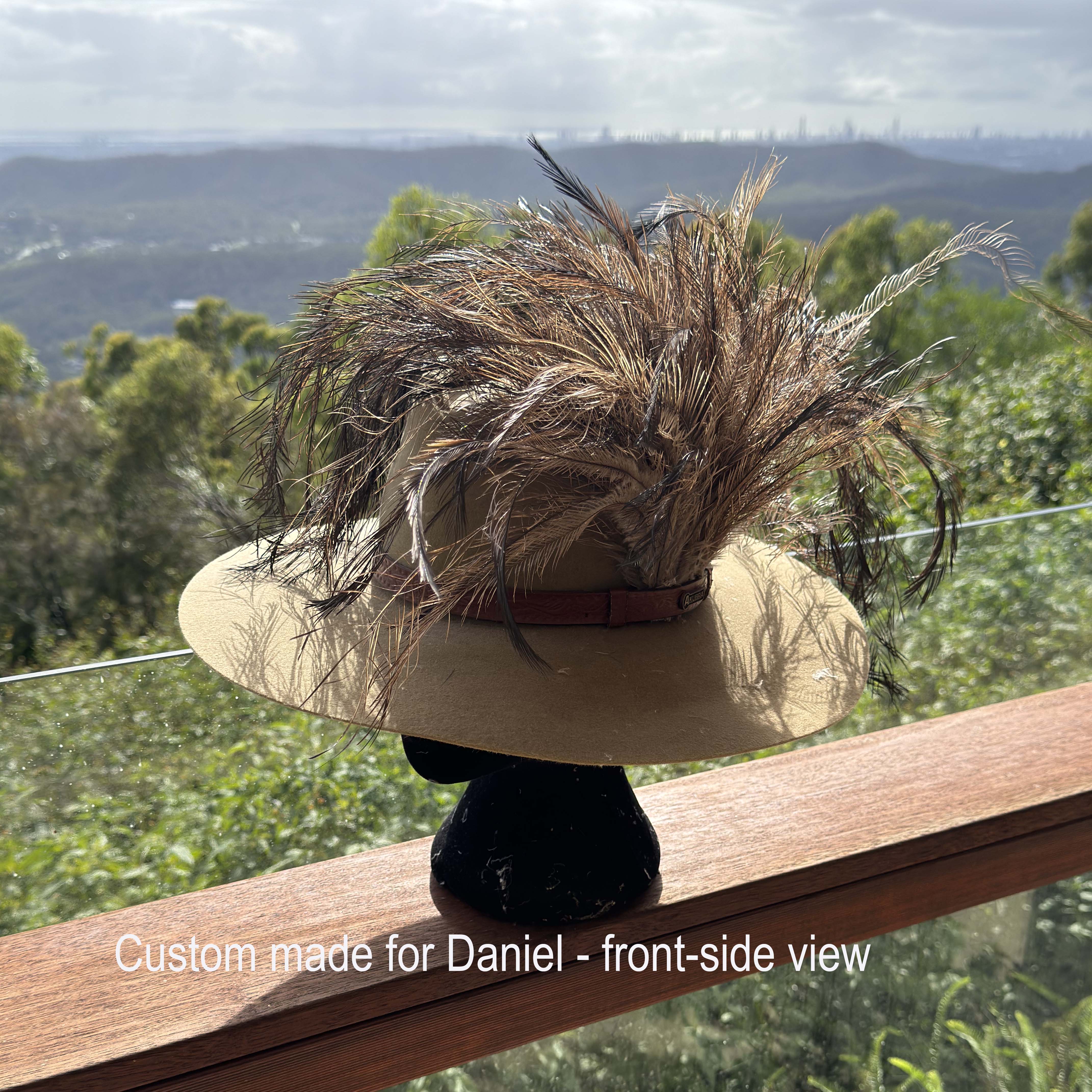 (image for) Slouch Hat Lighthorsemen "Kangaroo Feathers - Emu Plumes" Tuft